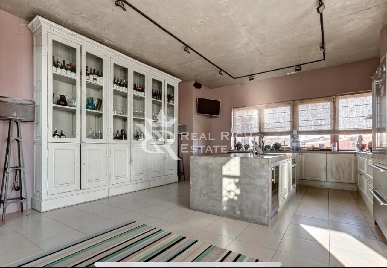 2-этажный коттедж 1 000 м² с отделкой