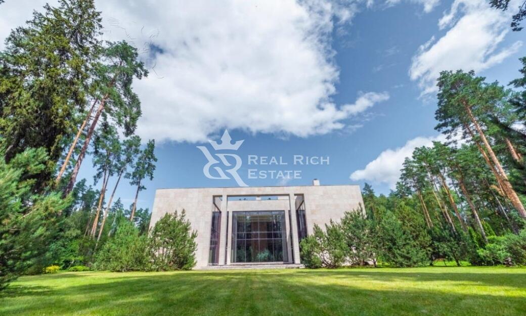 2-этажный коттедж 2 200 м² с отделкой