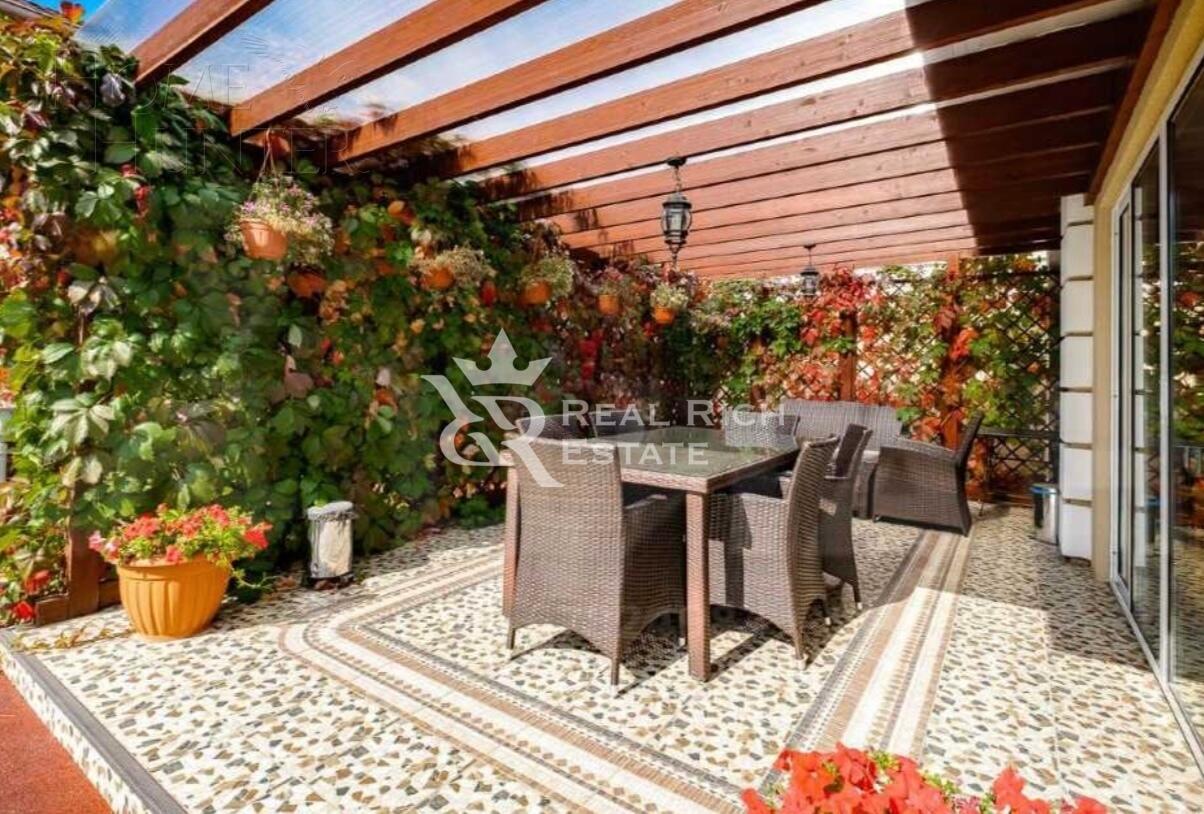 3-этажный коттедж 1 650 м² с отделкой