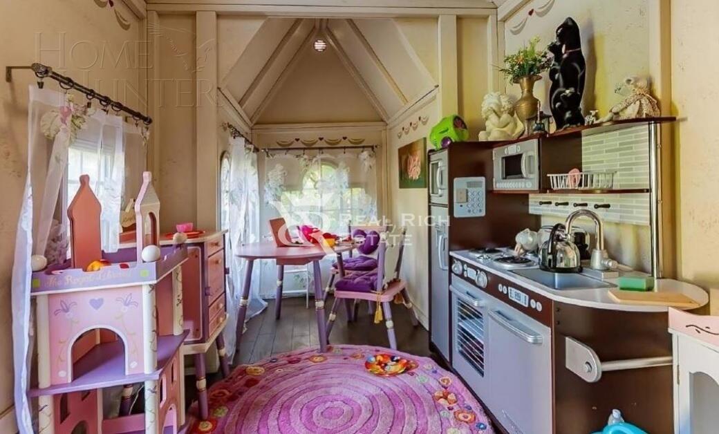 2-этажный коттедж 1 800 м² без отделки