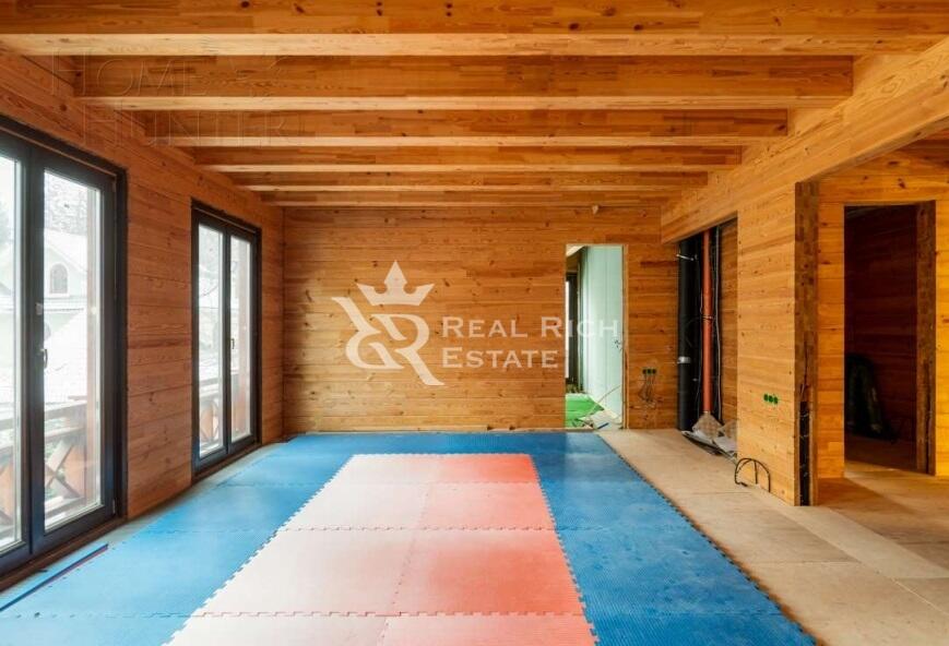 2-этажный коттедж 1 600 м² с отделкой