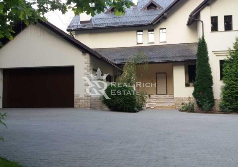 3-этажный коттедж 1 623 м² с отделкой