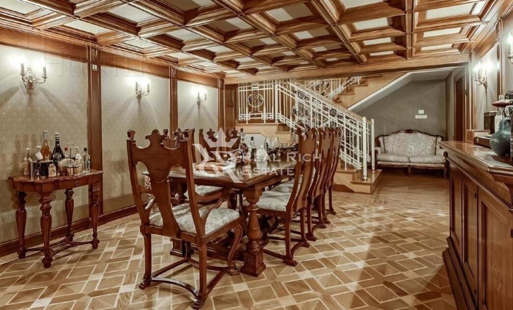 2-этажный коттедж 1 800 м² без отделки