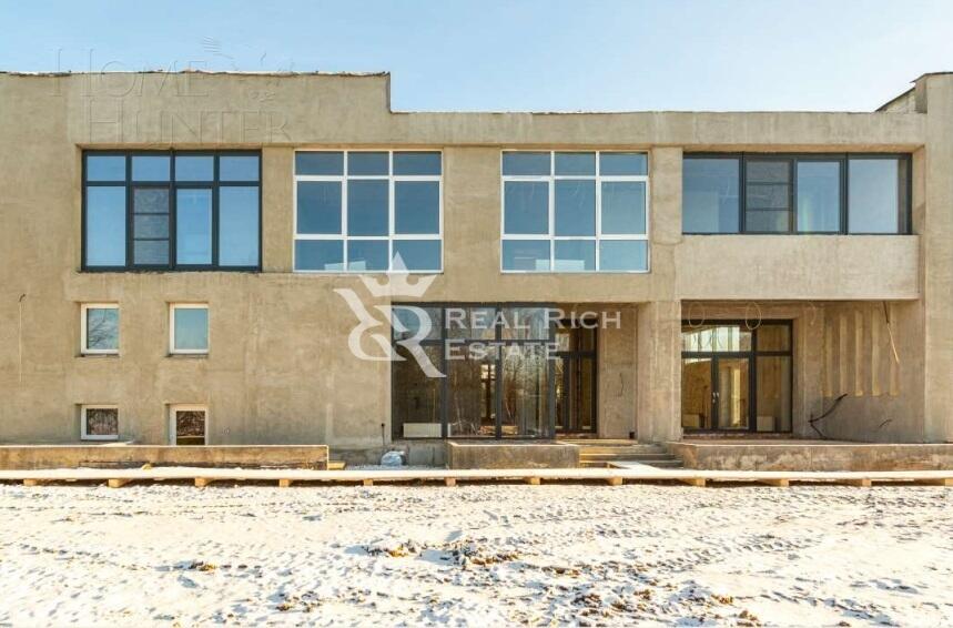 3-этажный коттедж 700 м² без отделки