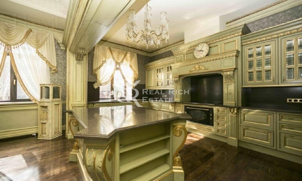 2-этажный коттедж 2 360 м² с отделкой