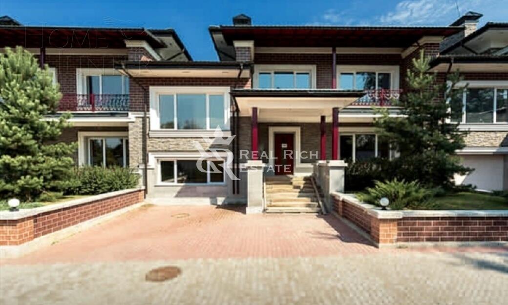 2-этажный таунхаус 338 м² с отделкой