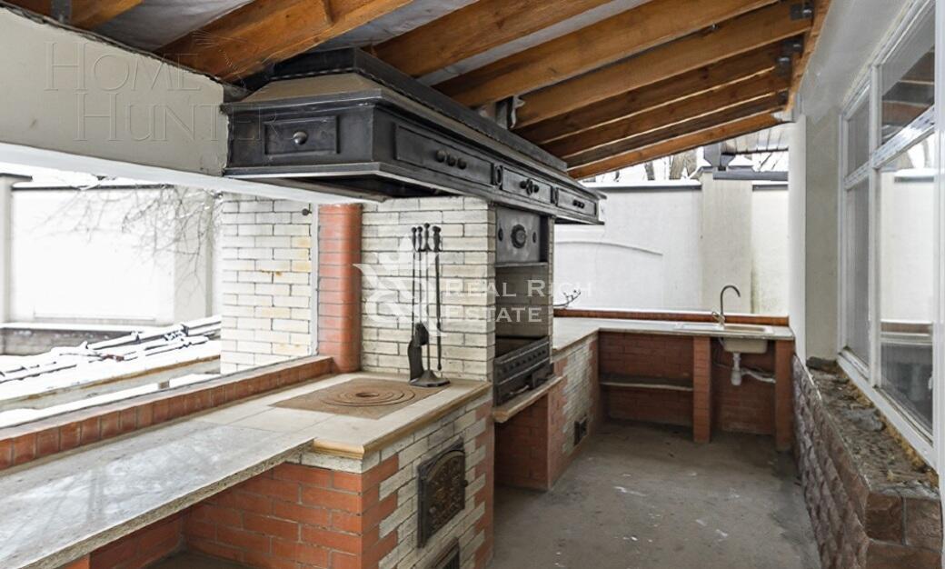 2-этажный коттедж 2 200 м² без отделки