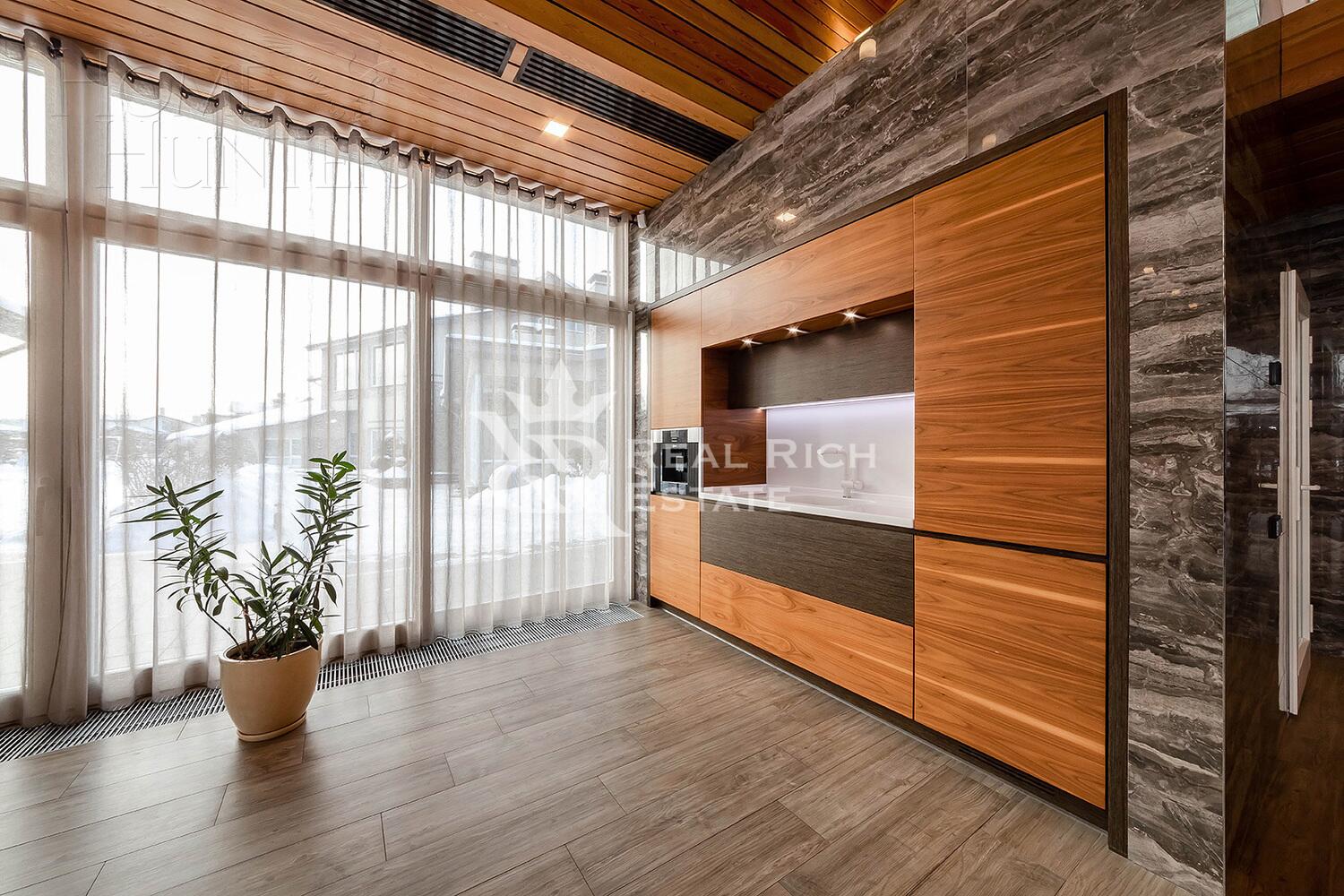 2-этажный коттедж 1 700 м² без отделки