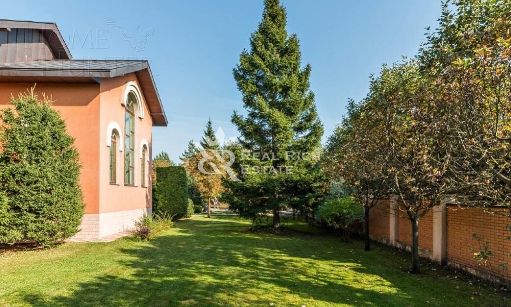 2-этажный коттедж 1 080 м² с отделкой