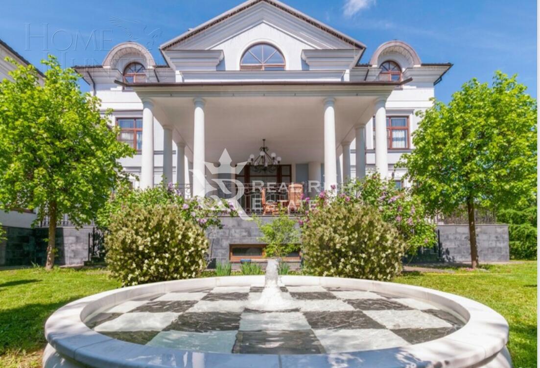 3-этажный коттедж 1 800 м² с отделкой