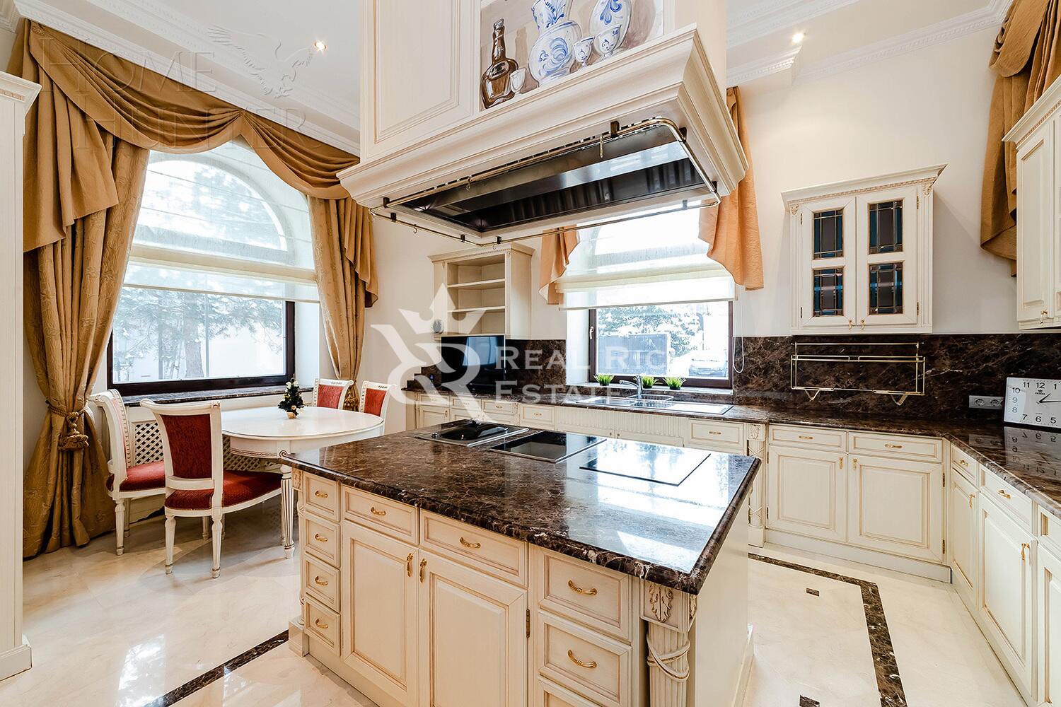 2-этажный коттедж 900 м² с отделкой