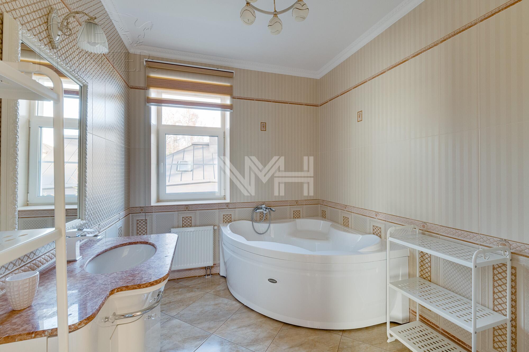 2-этажный коттедж 1 300 м² с отделкой