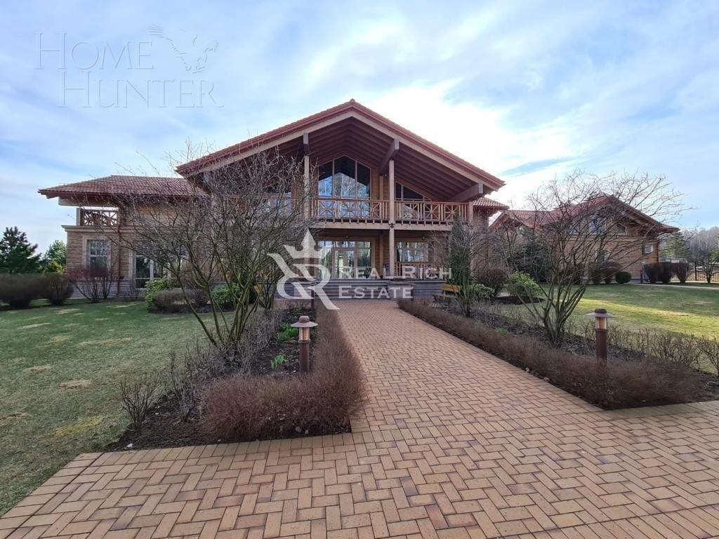 2-этажный коттедж 1 000 м² с отделкой