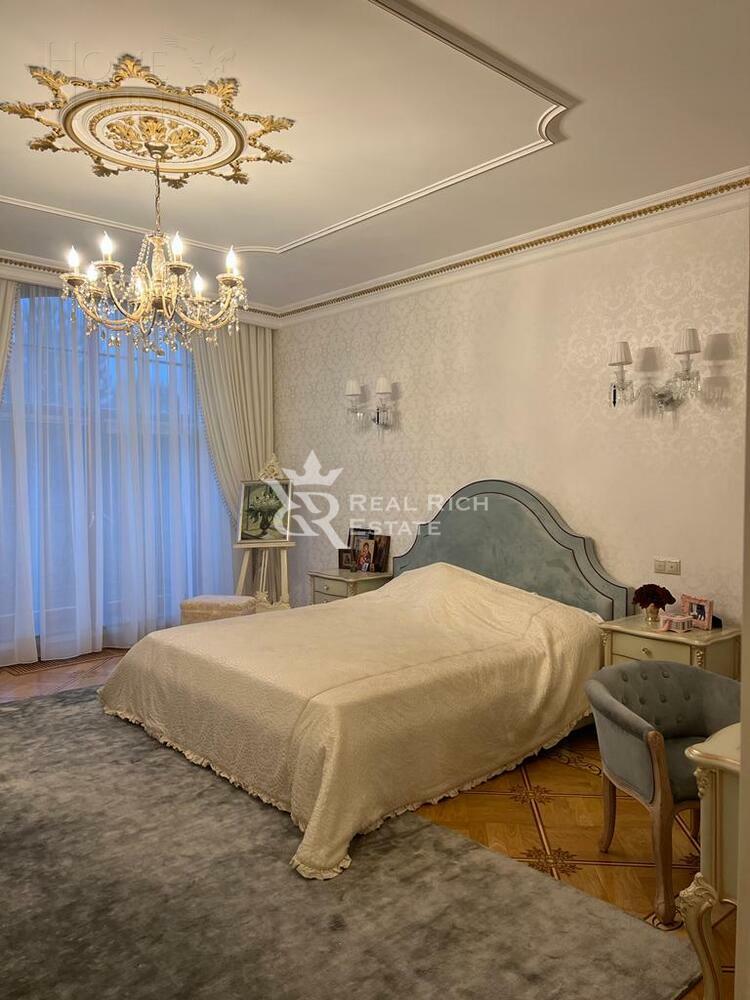 3-этажный коттедж 1 000 м² с отделкой