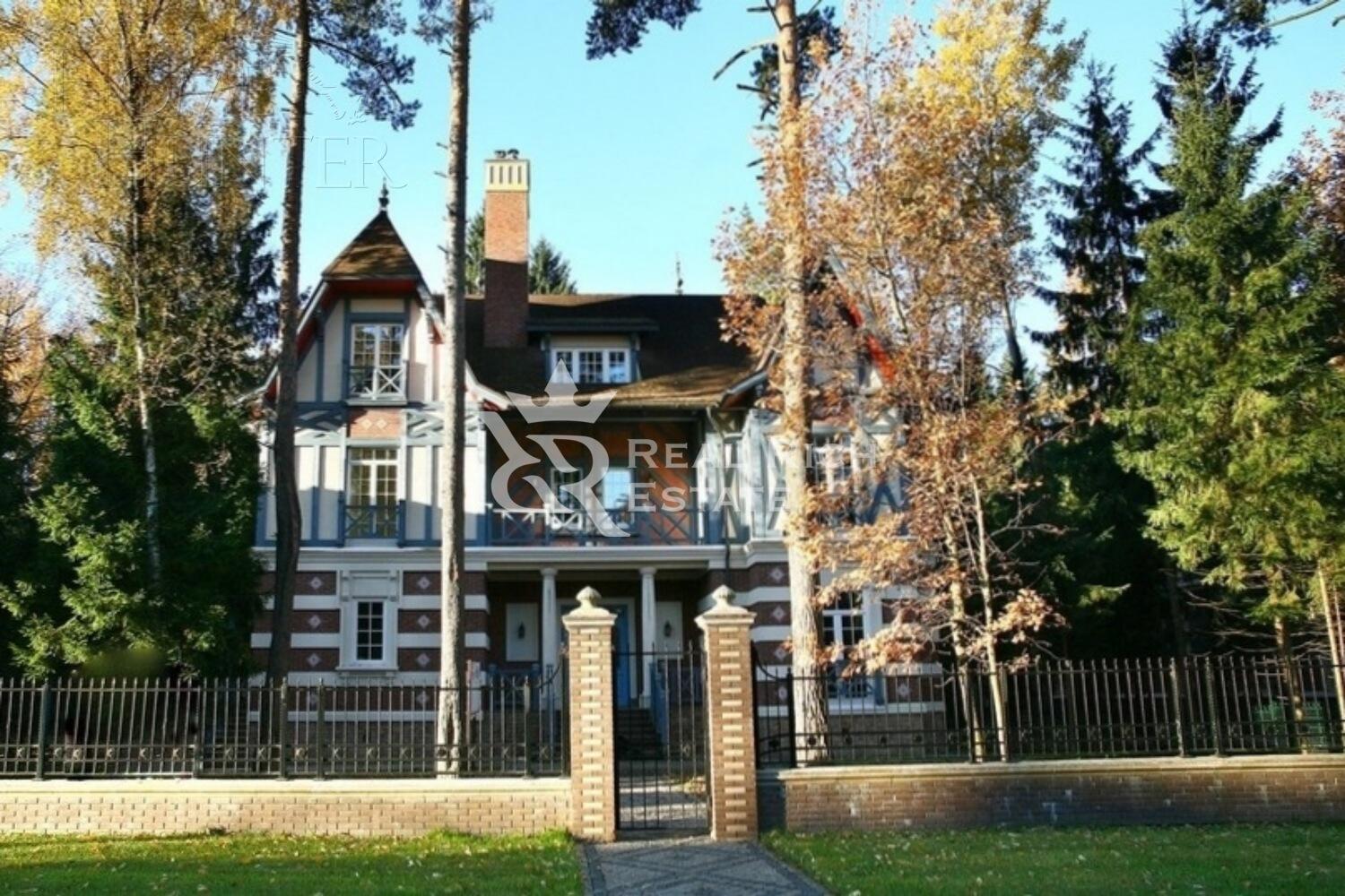 2-этажный коттедж 687 м² с отделкой