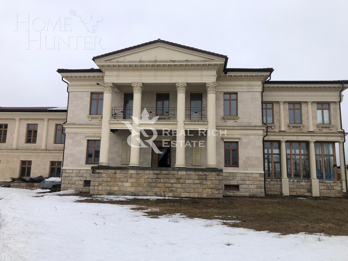 2-этажный коттедж 1 600 м² без отделки