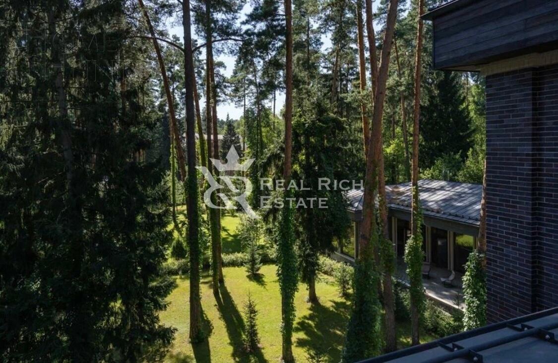 3-этажный коттедж 1 500 м² с отделкой