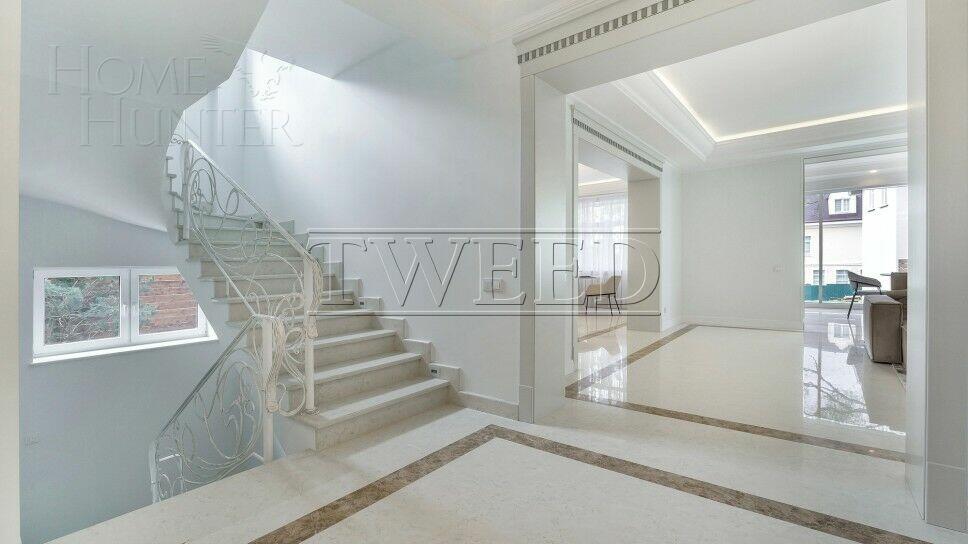 2-этажный коттедж 400 м² с отделкой