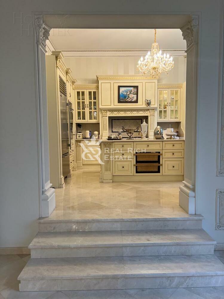 3-этажный коттедж 1 000 м² с отделкой