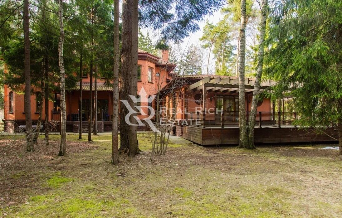 2-этажный коттедж 763 м² с отделкой