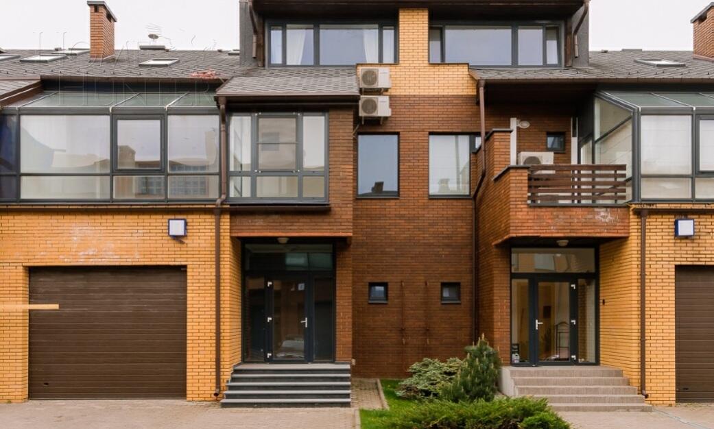 3-этажный таунхаус 360 м² с отделкой