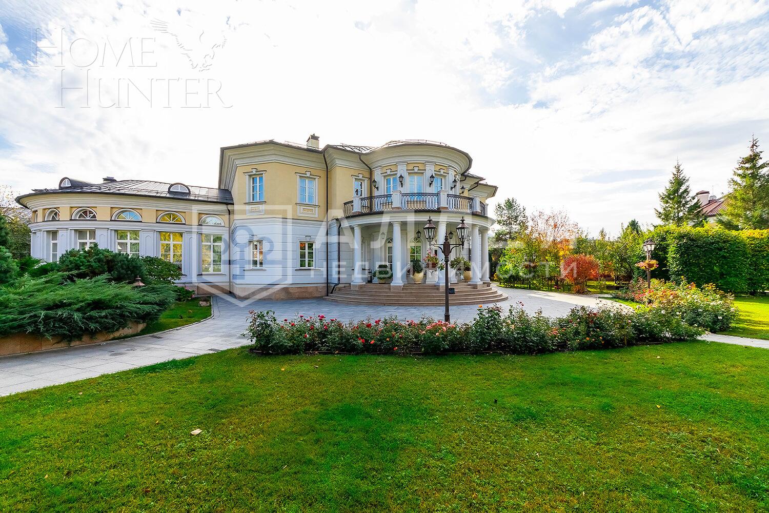 3-этажный коттедж 1 300 м² с отделкой