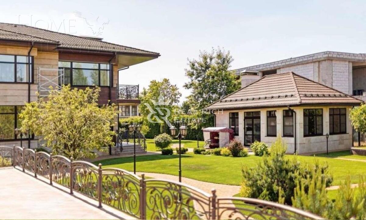 2-этажный коттедж 1 000 м² с отделкой