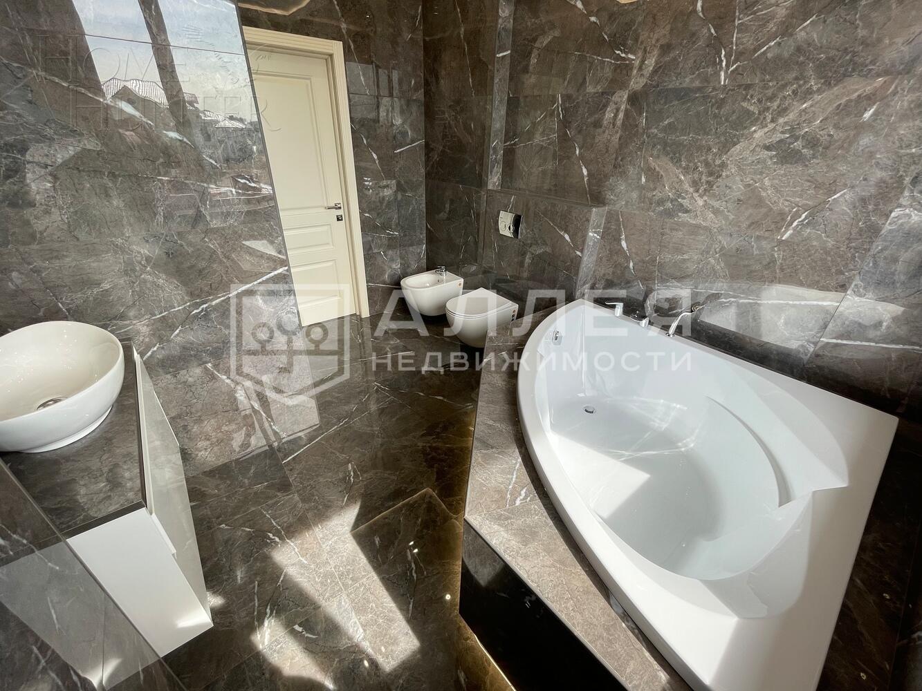 2-этажный коттедж 307 м² с отделкой