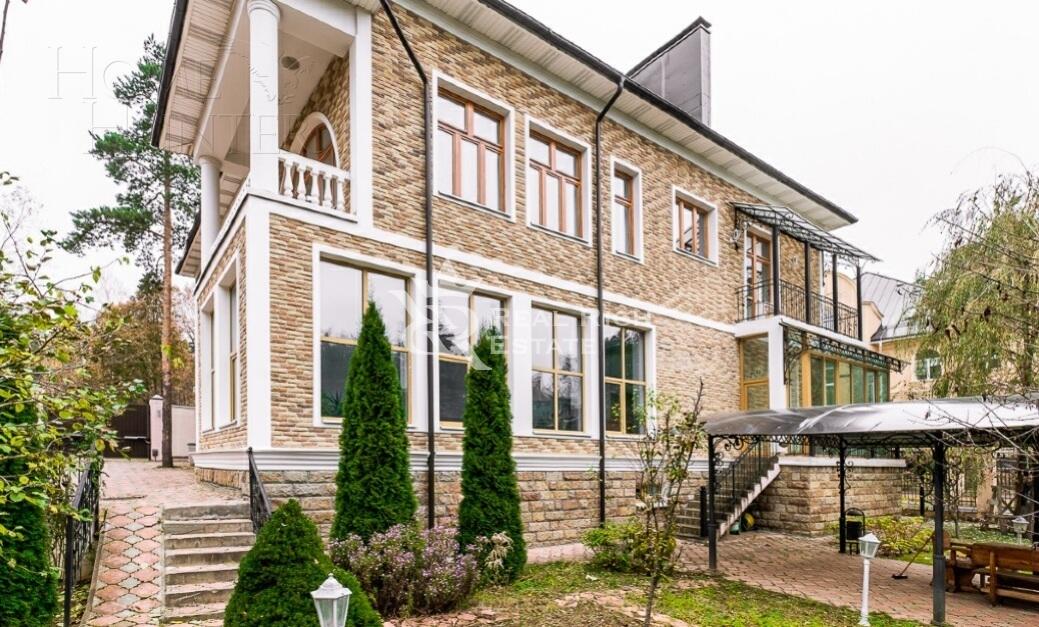 2-этажный коттедж 920 м² с отделкой