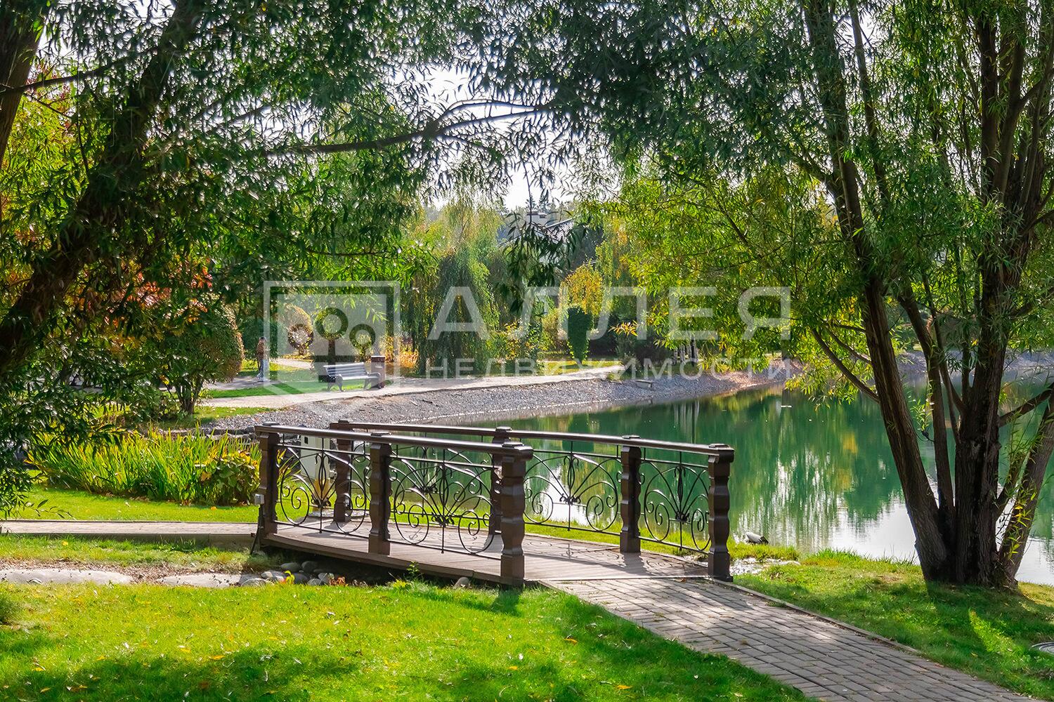 3-этажный коттедж 1 300 м² с отделкой