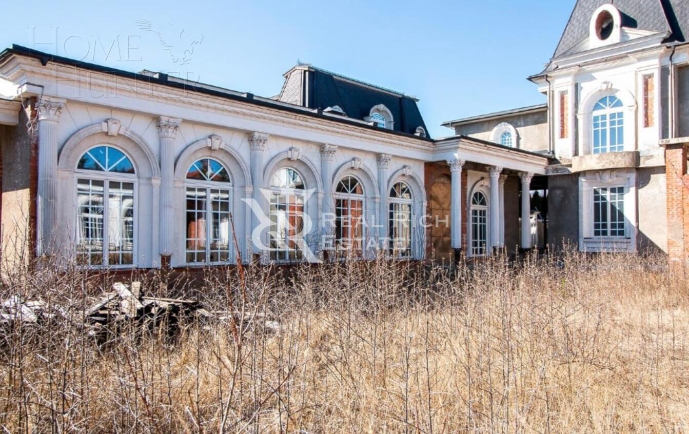 2-этажный коттедж 2 500 м² без отделки