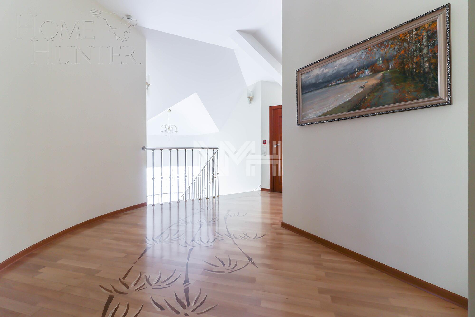 3-этажный коттедж 1 238 м² с отделкой