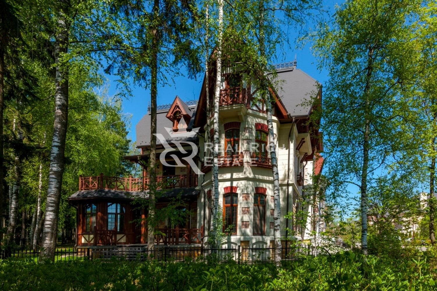 3-этажный таунхаус 464 м² без отделки