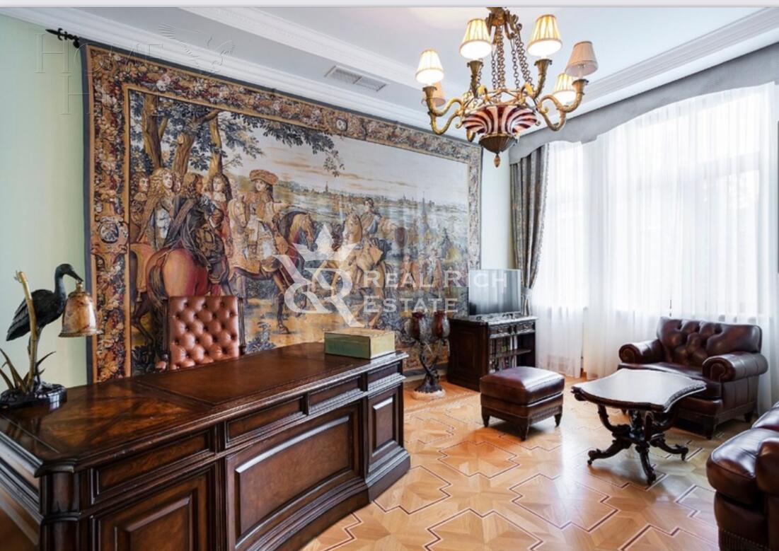 3-этажный коттедж 1 800 м² с отделкой