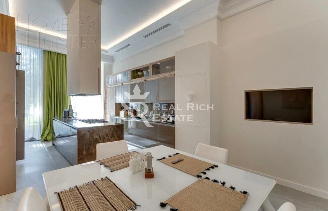 3-этажный коттедж 1 500 м² с отделкой