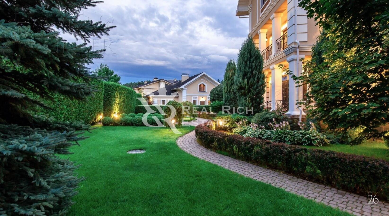 3-этажный коттедж 1 000 м² с отделкой