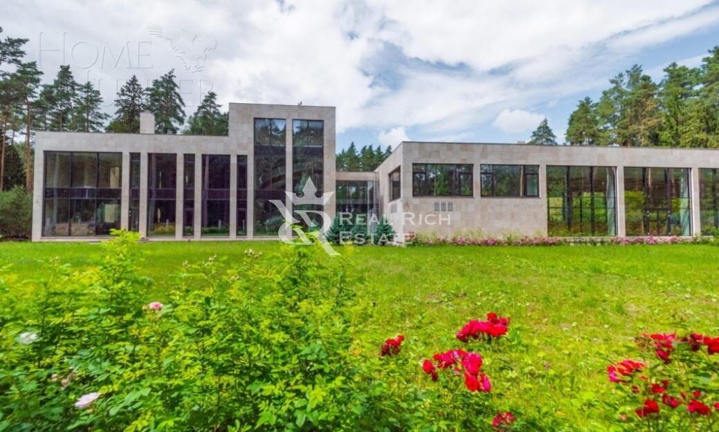 2-этажный коттедж 2 200 м² с отделкой