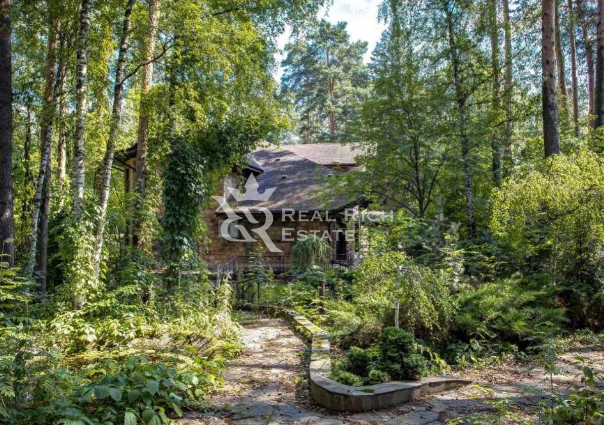 3-этажный коттедж 1 170 м² без отделки