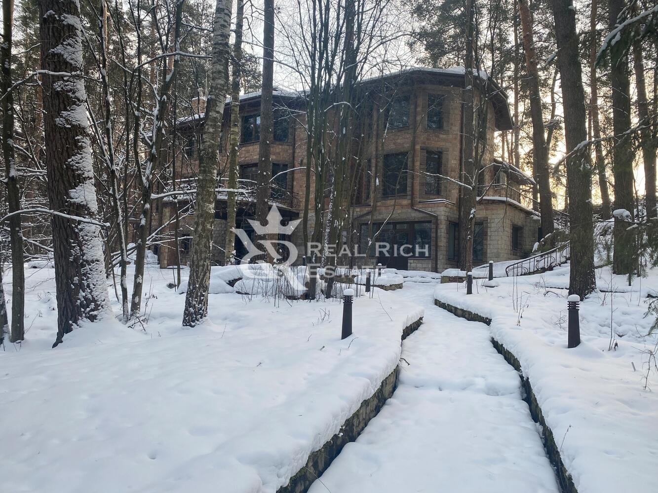 3-этажный коттедж 1 170 м² без отделки