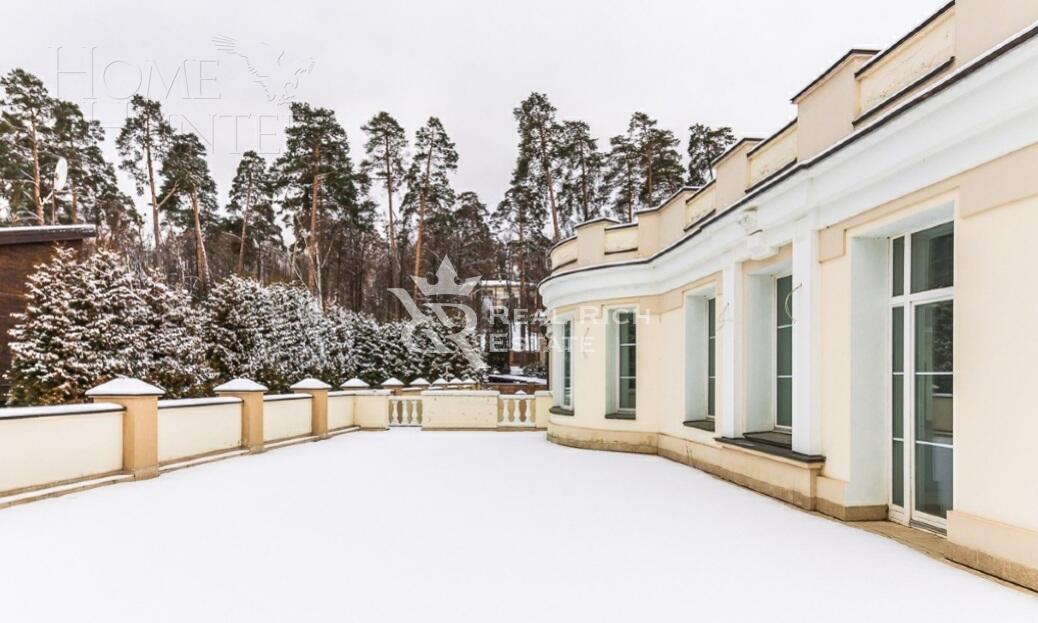 2-этажный коттедж 2 200 м² без отделки