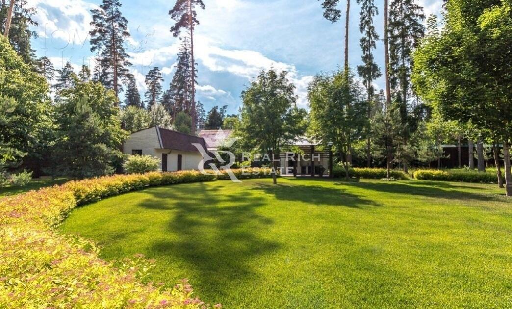 3-этажный коттедж 550 м² с отделкой