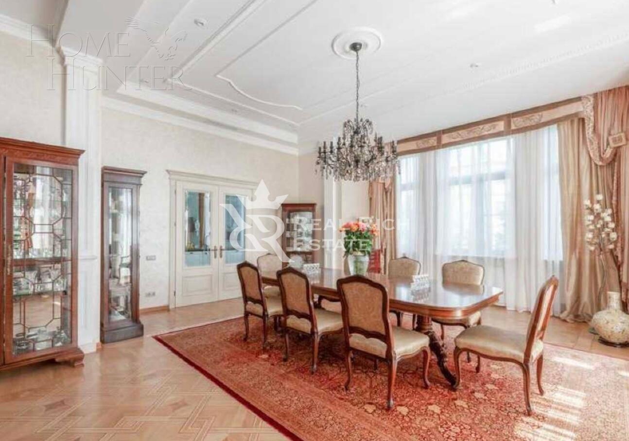 3-этажный коттедж 1 800 м² с отделкой