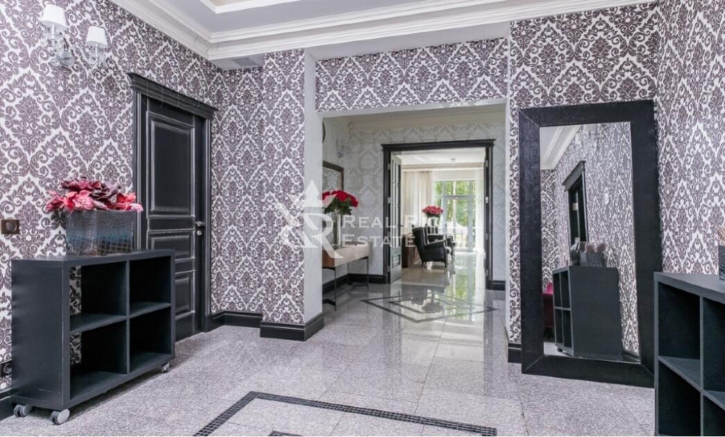 2-этажный коттедж 640 м² с отделкой