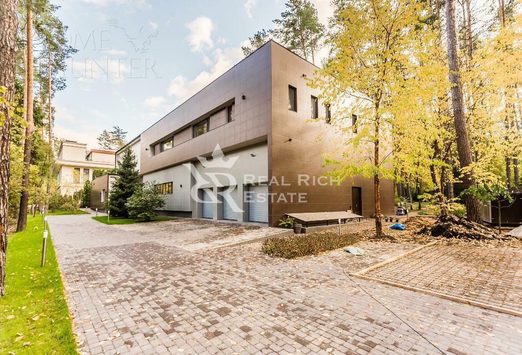 2-этажный коттедж 1 200 м² с отделкой