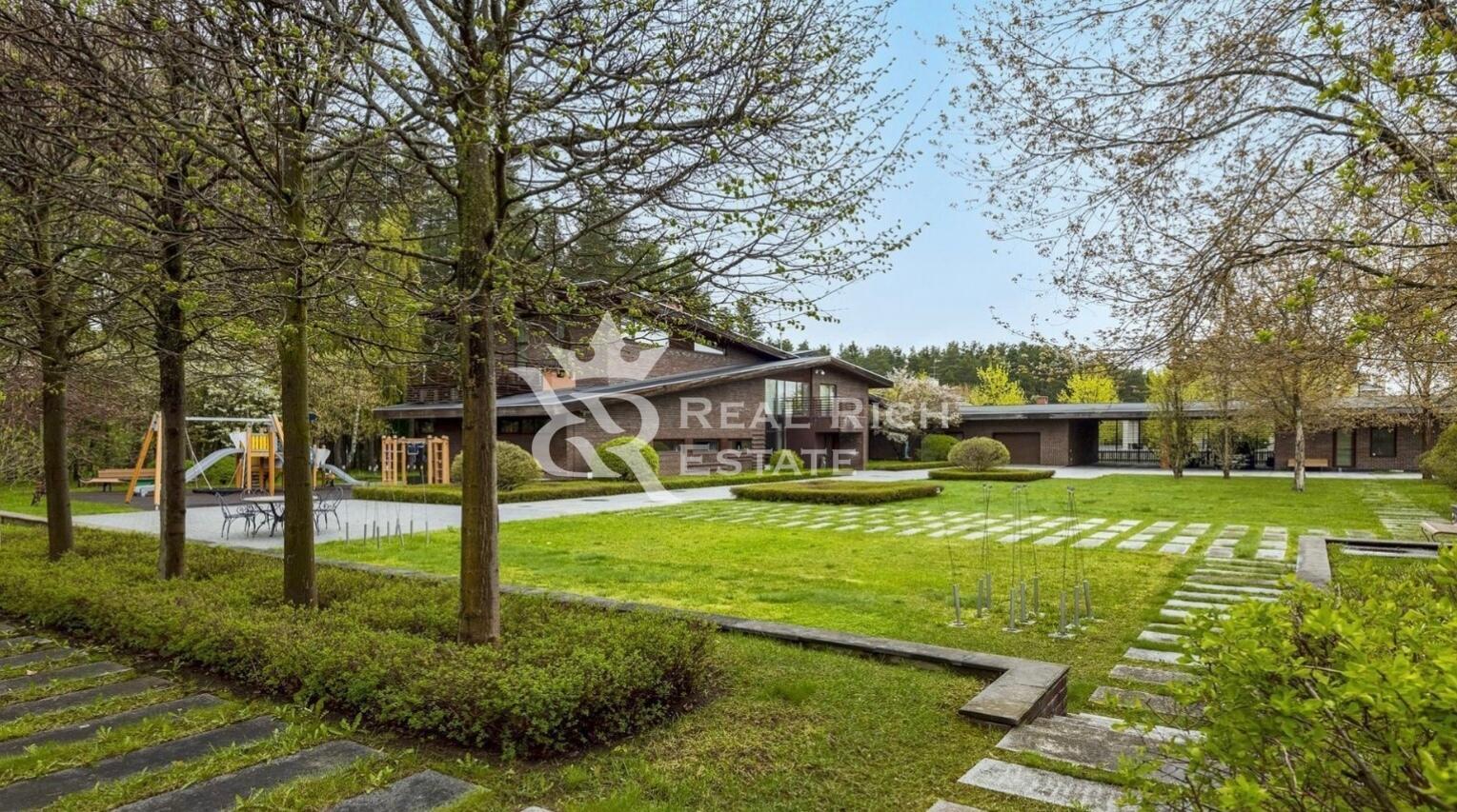 2-этажный коттедж 1 254 м² с отделкой