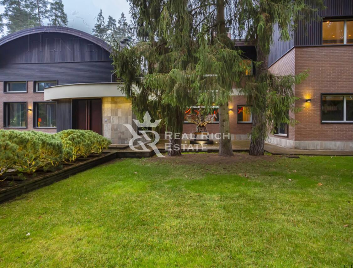 2-этажный коттедж 1 200 м² с отделкой