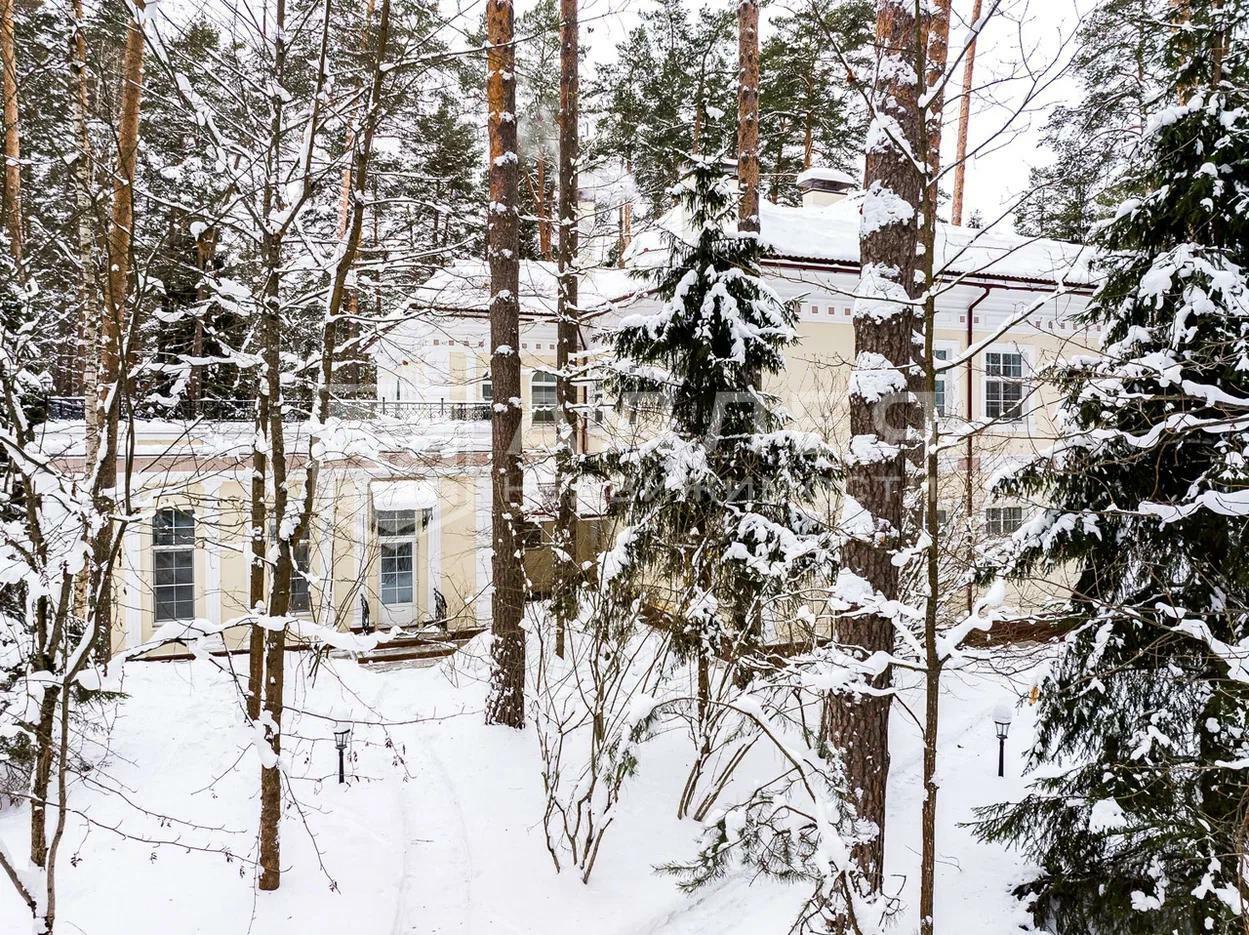 2-этажный коттедж 1 250 м² с отделкой