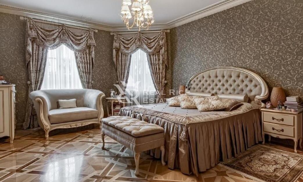 2-этажный коттедж 1 800 м² без отделки