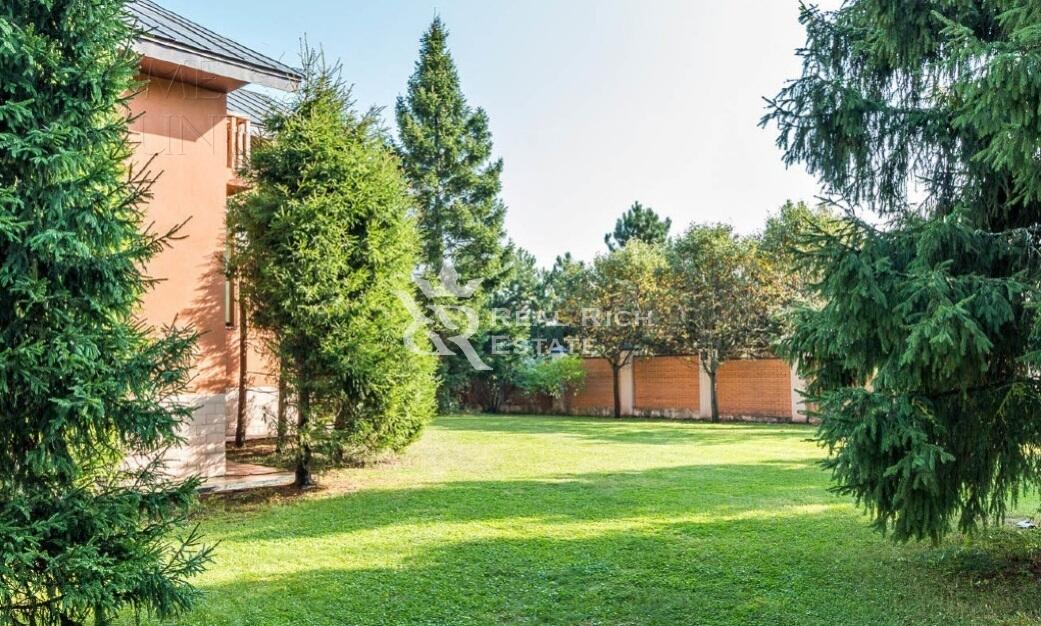 2-этажный коттедж 1 080 м² с отделкой