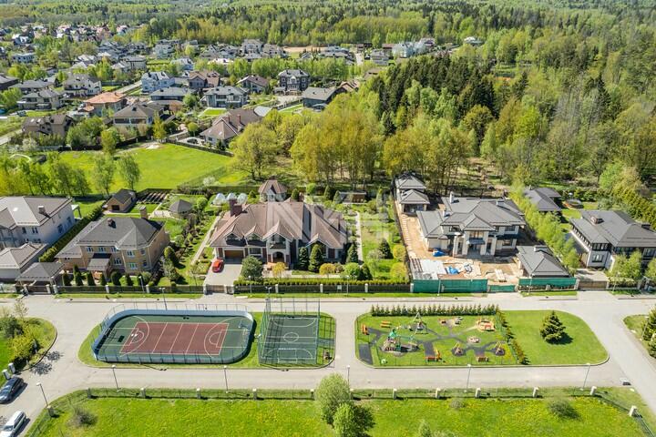 3-этажный коттедж 1 162 м² с отделкой
